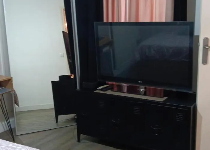 Appartement En Plein Coeur Du 10Eme Et Proche De Plusieurs Gares